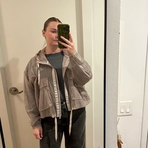 Lululemon wind/light rain jacket